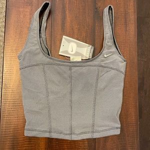 Nike scoop crop training top